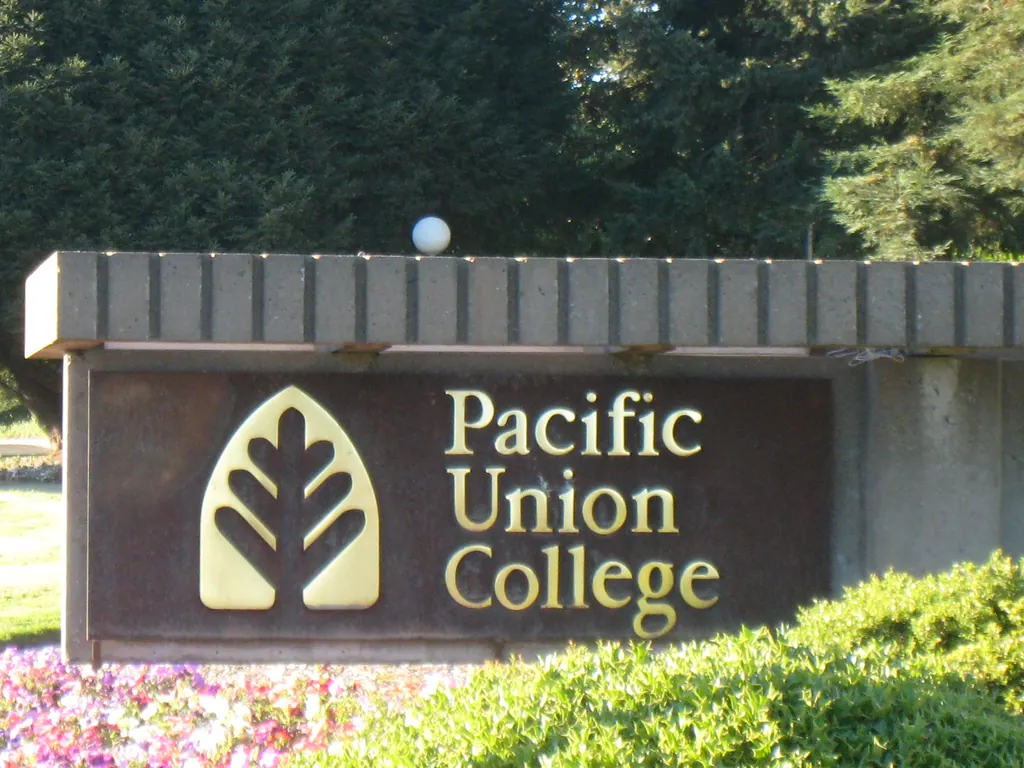 Pacific Union College 교문 표지